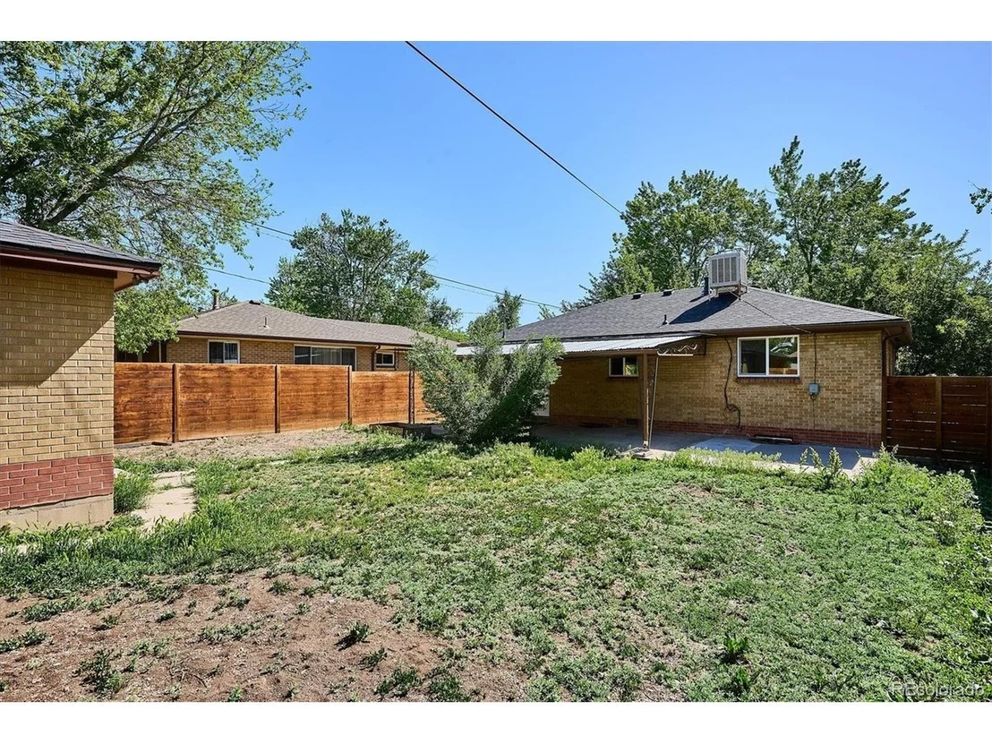 Photo of 323 Irving St