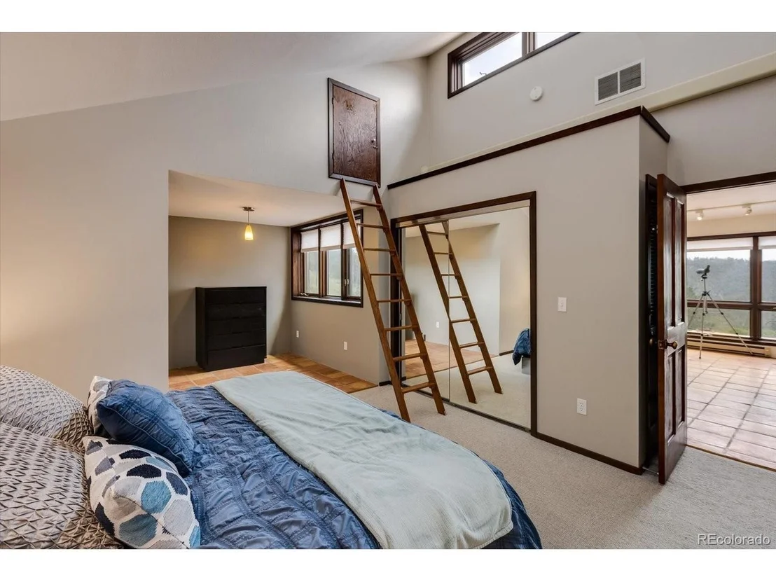 Photo of 326 Peakview Rd