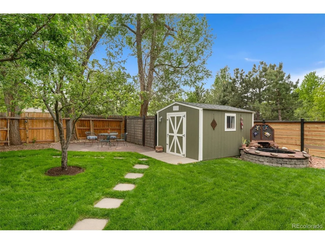 Photo of 831 Crescent Dr