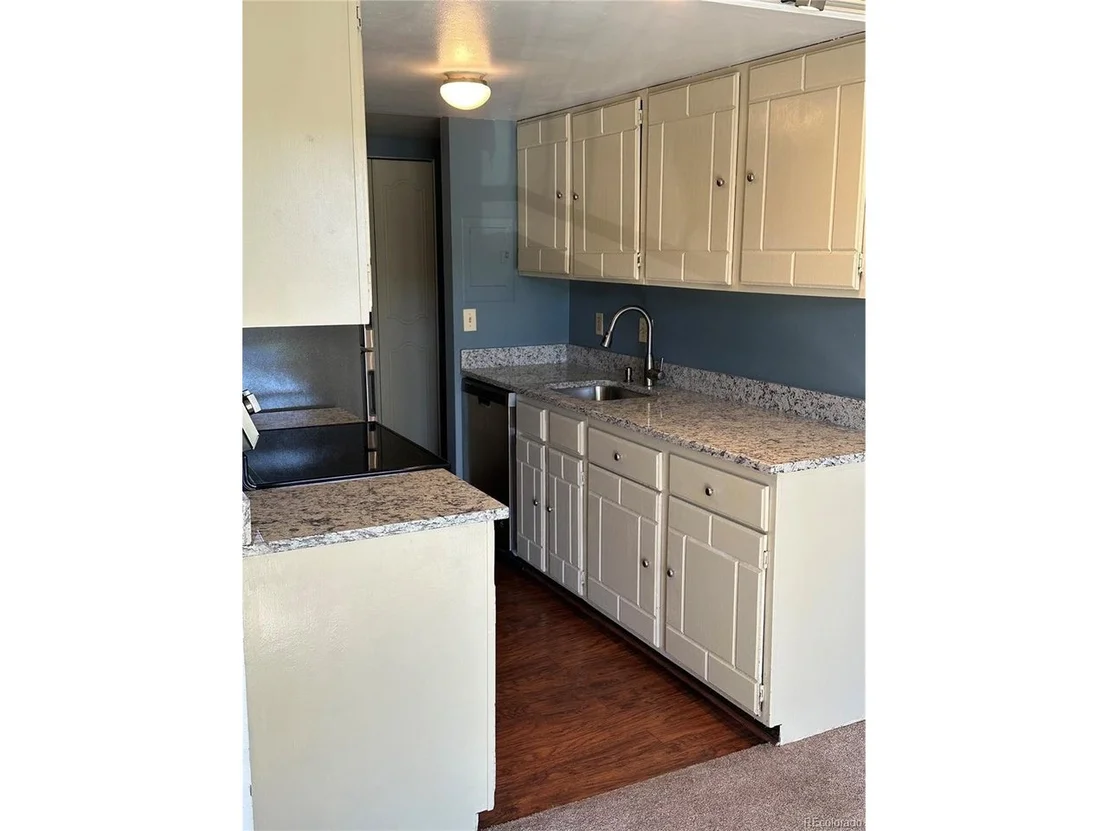 Photo of Unit 202 at 805 29th St