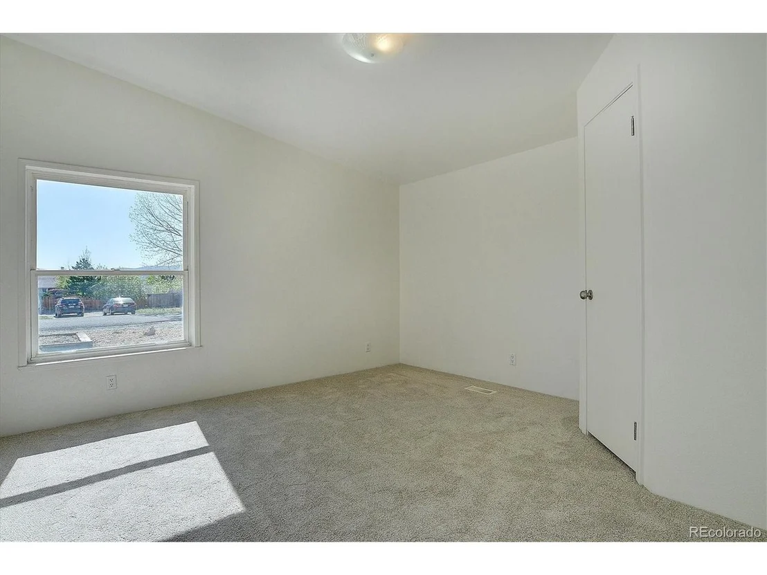 Photo of 164 Robert Dr