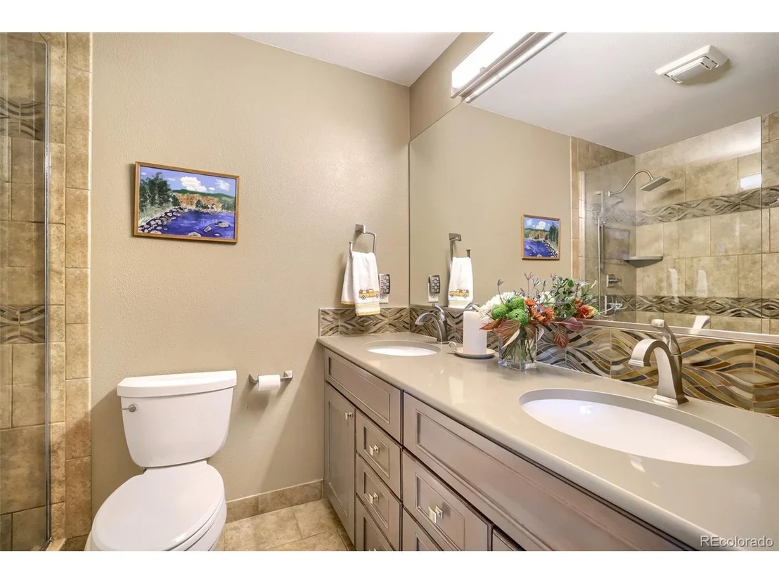 Photo of 460 W Coyote Dr