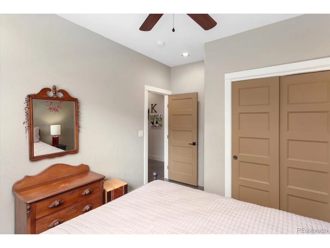 Photo of 539 W 2nd St