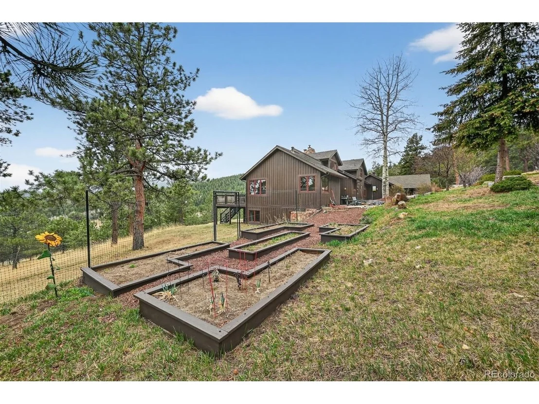 Photo of 528 W Meadow Rd