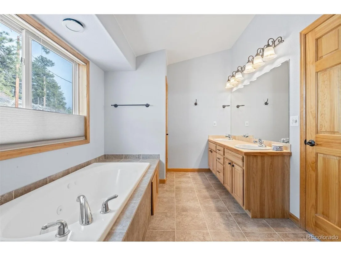 Photo of 377 Deer Trail Dr