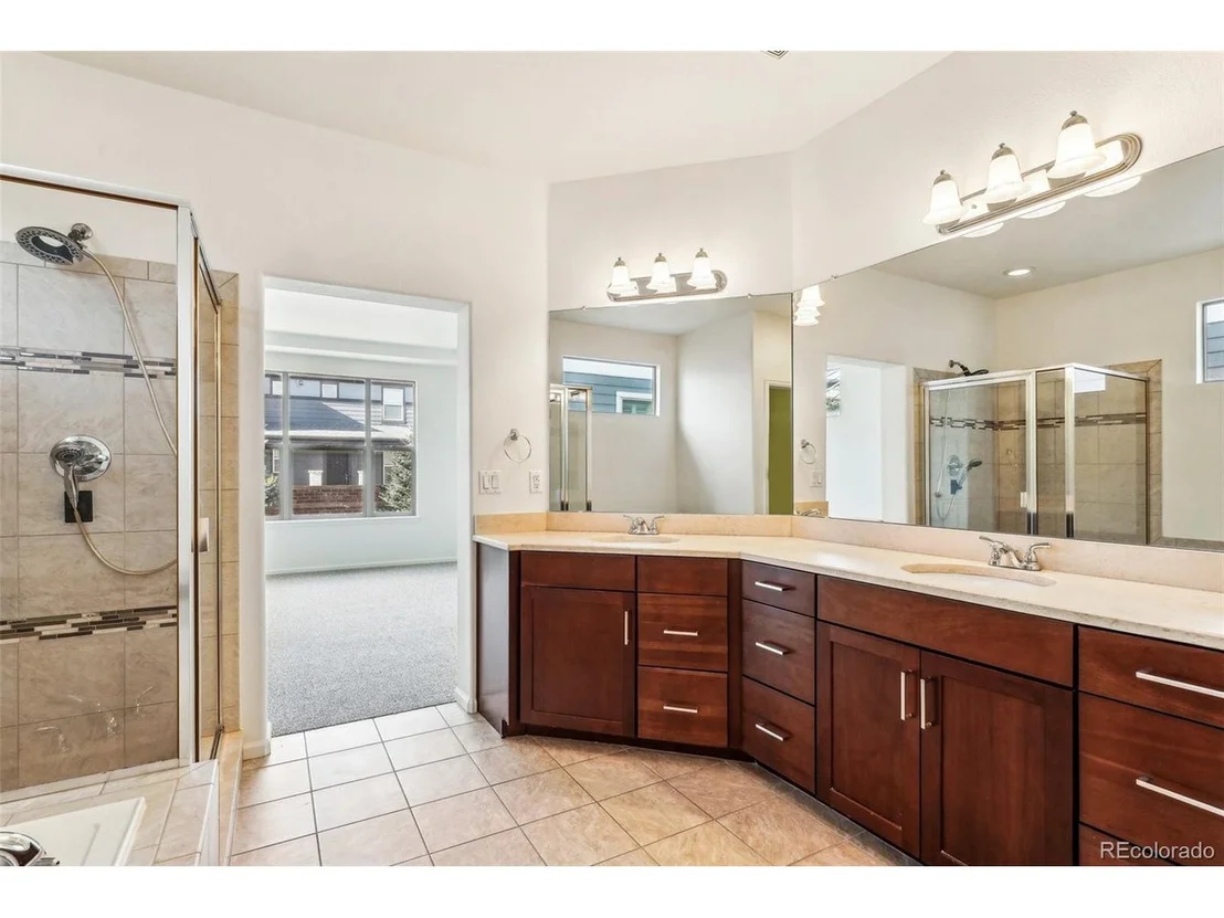 Photo of 8363 Gladiola St