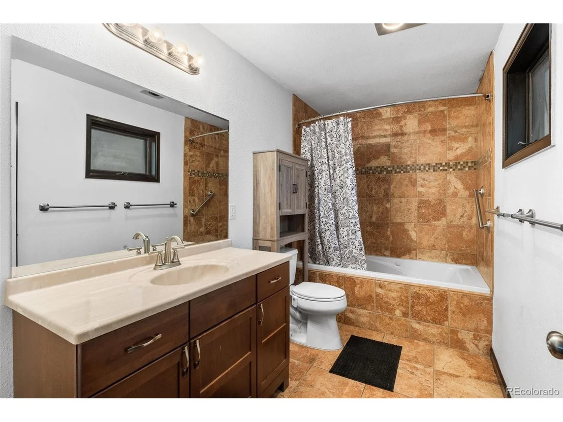 Photo of 356 Augusta Dr