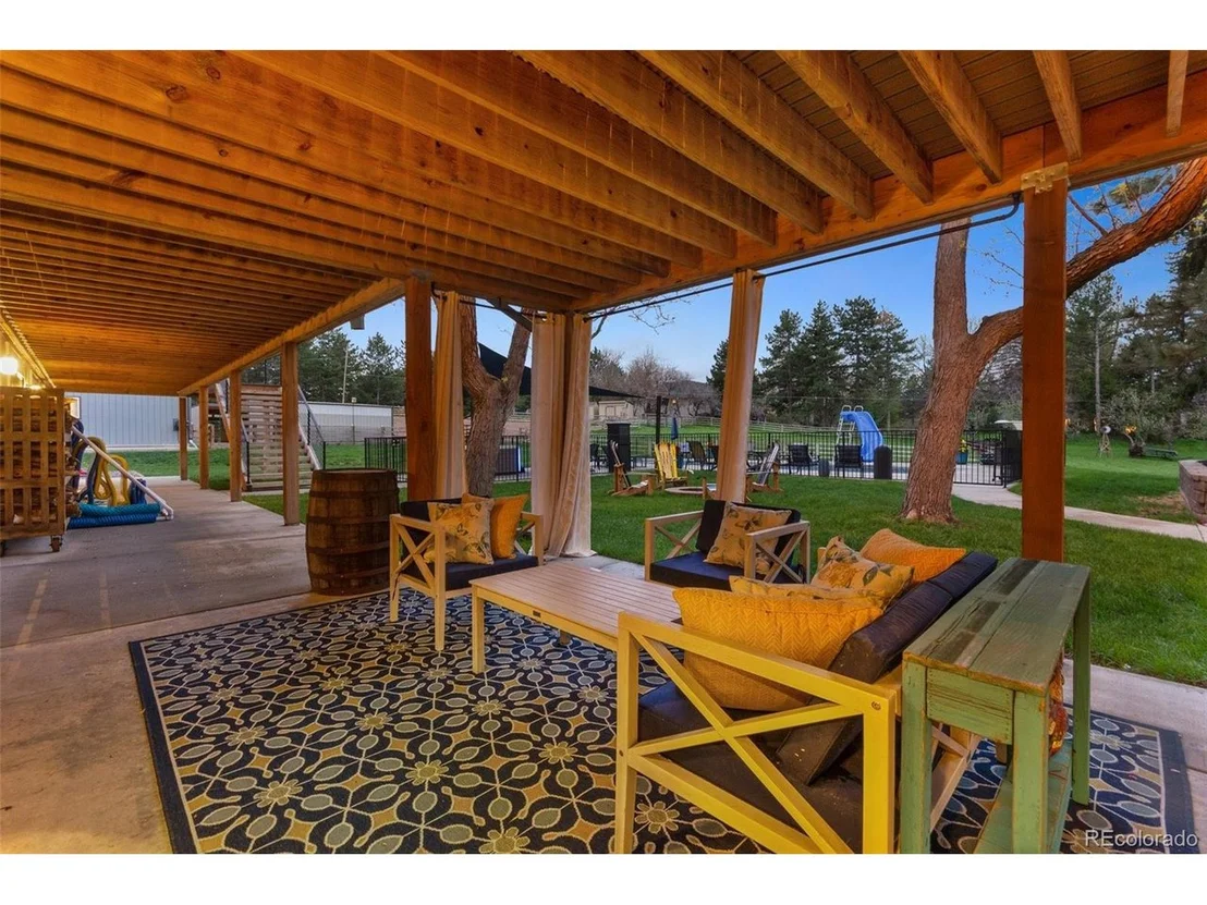 Photo of 620 Front Range Rd