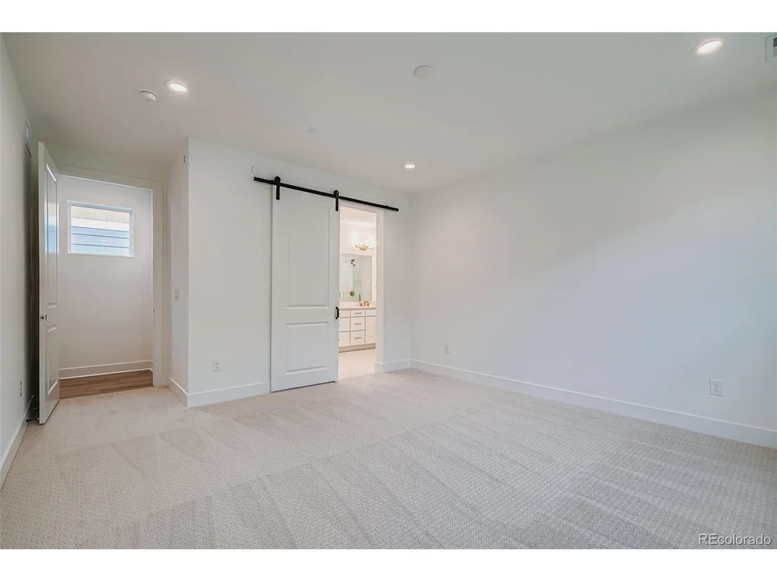 Photo of 948 Promenade Dr