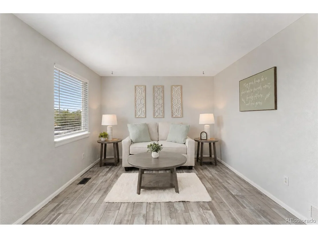 Photo of 216 Jefferson Dr