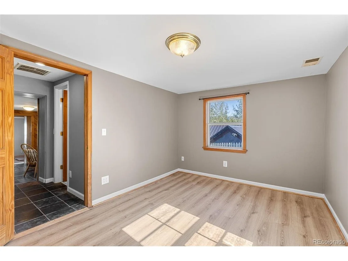 Photo of 350 Spring St