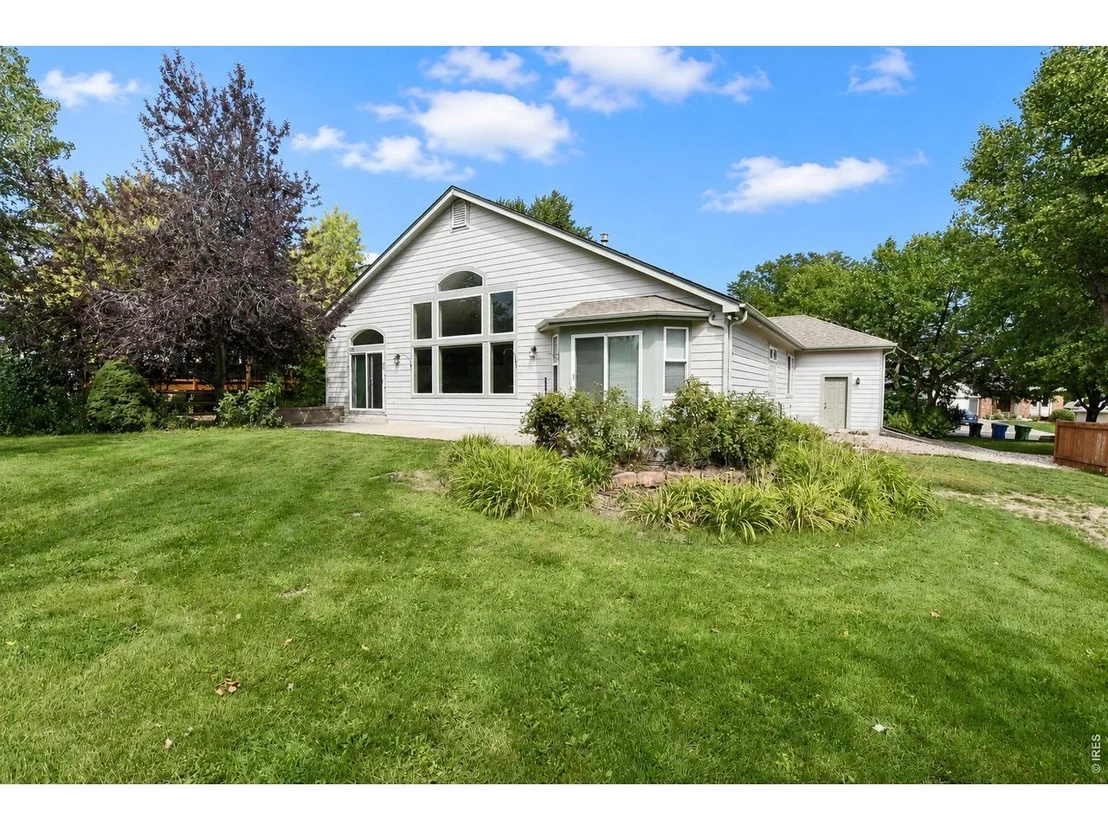 Photo of 925 Deerhurst Cir