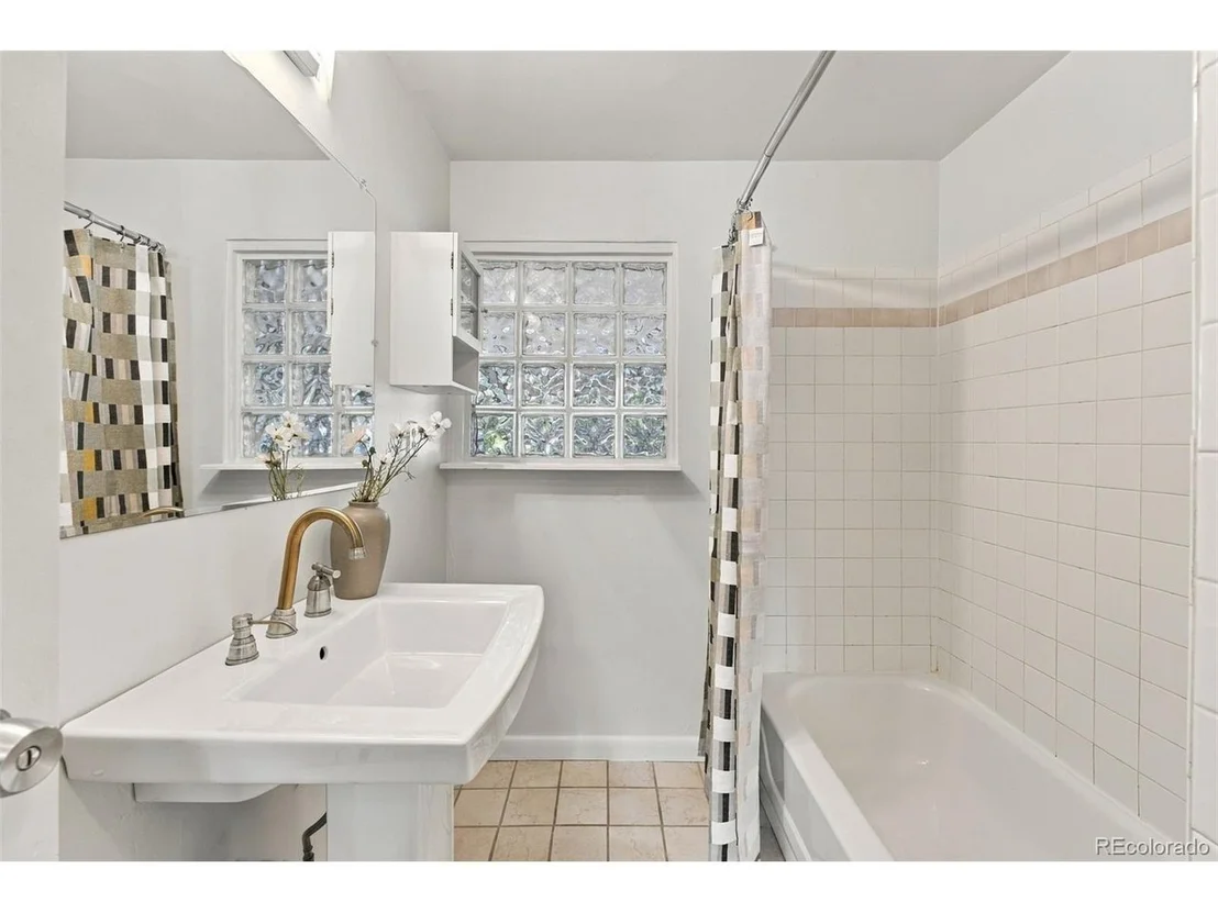 Photo of 4155 Jay St