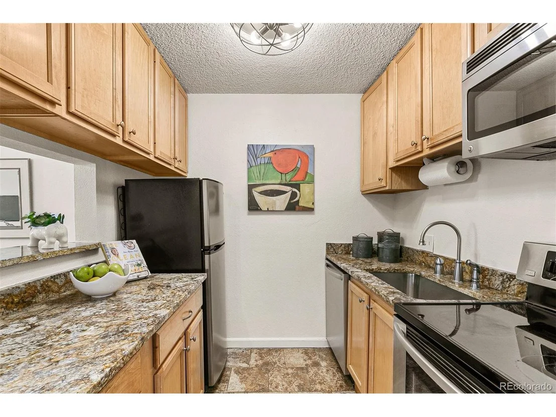 Photo of Unit H17 at 3250 Oneal Cir