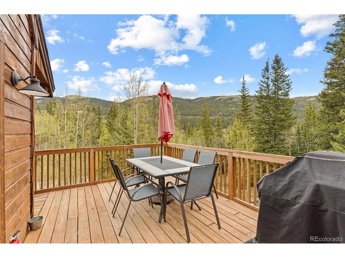 Photo of 894 Peterson Dr
