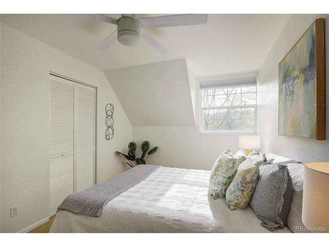Photo of Unit J35 at 3250 Oneal Cir