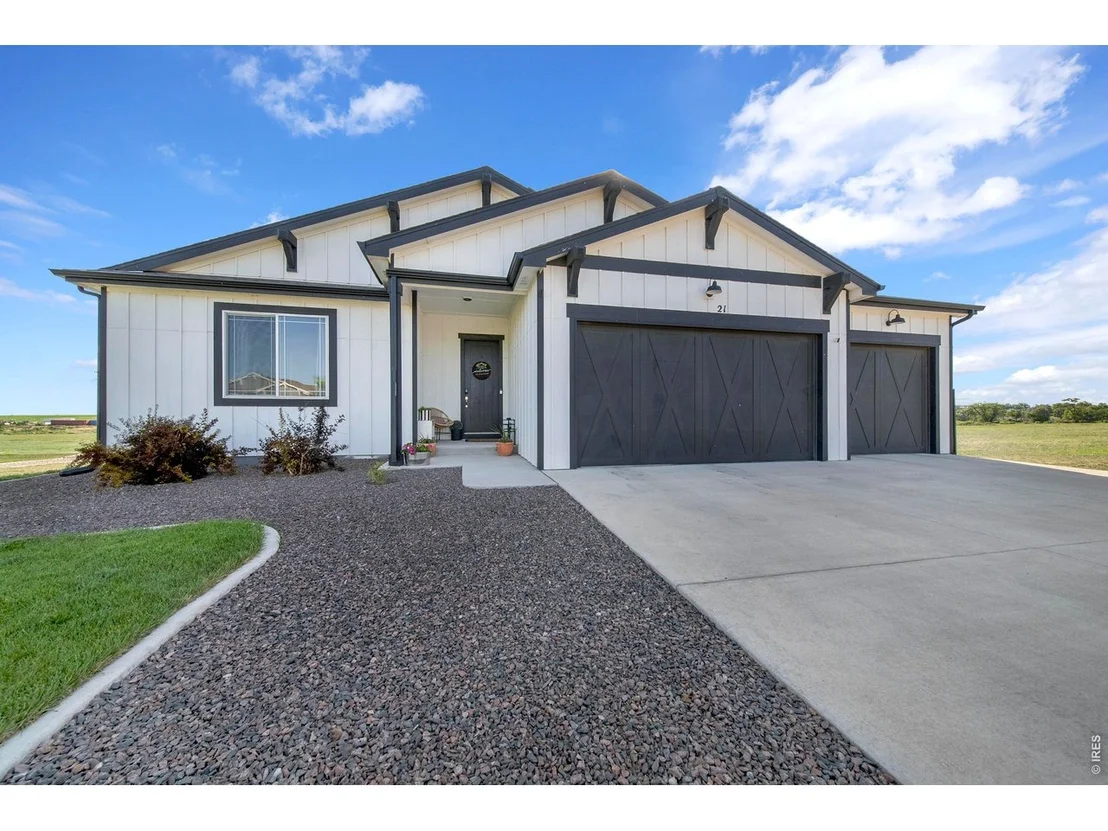 Photo of 21 Lakeview Cir