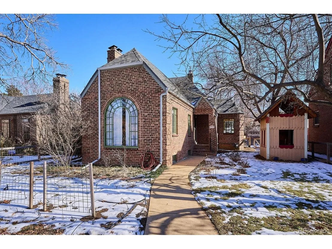 Photo of 2222 Locust St