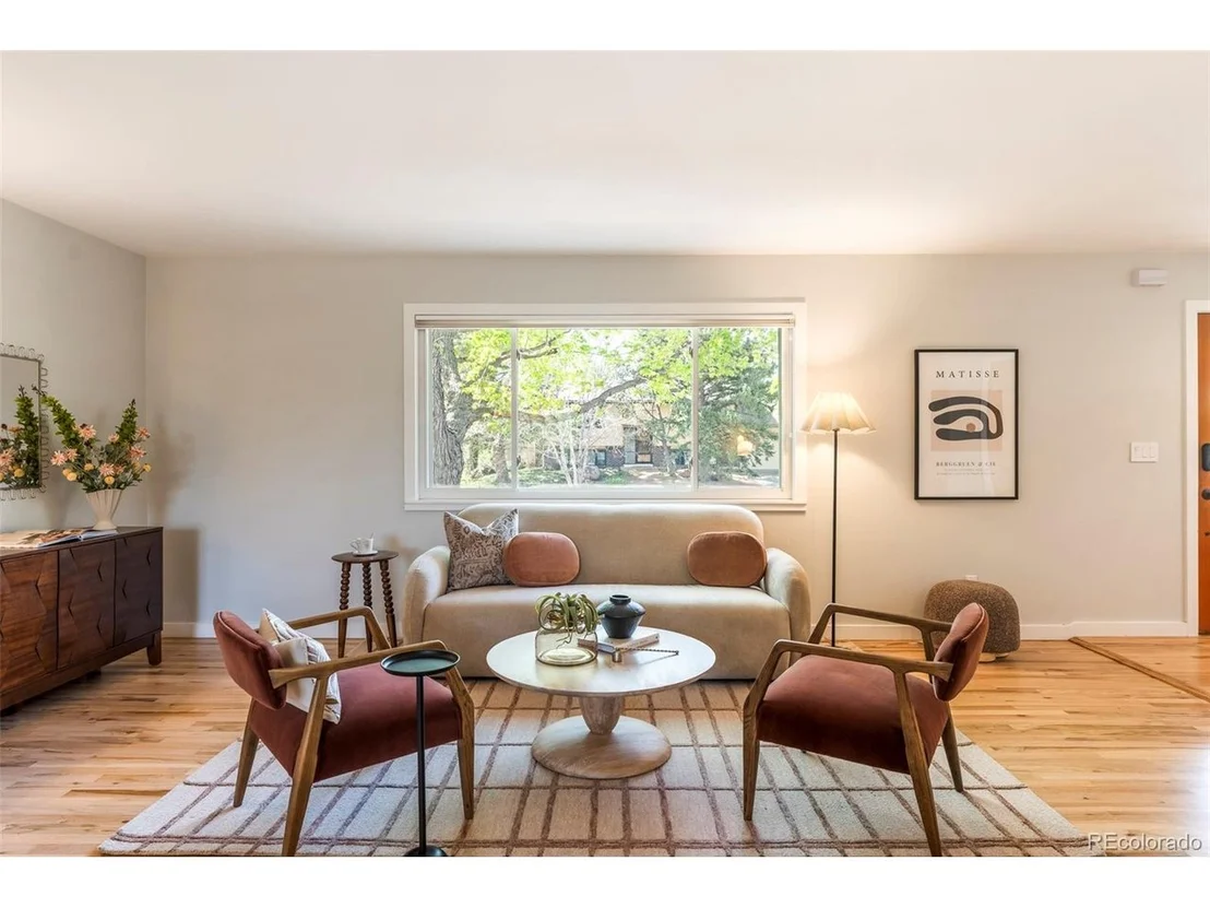 Photo of 2895 Emerson Ave