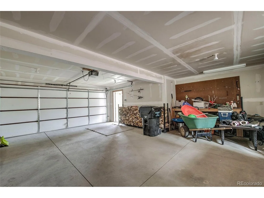 Photo of 790 Mountain View Dr