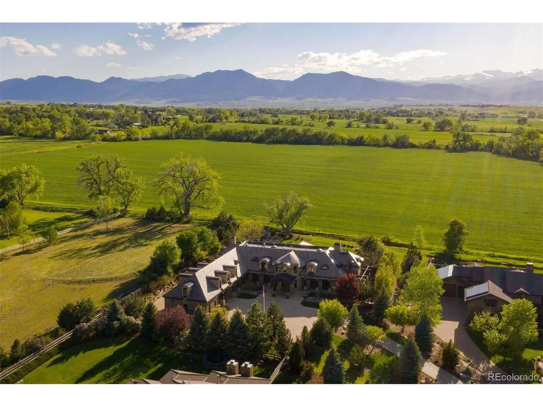 Photo of 8932 Mountain View Ln