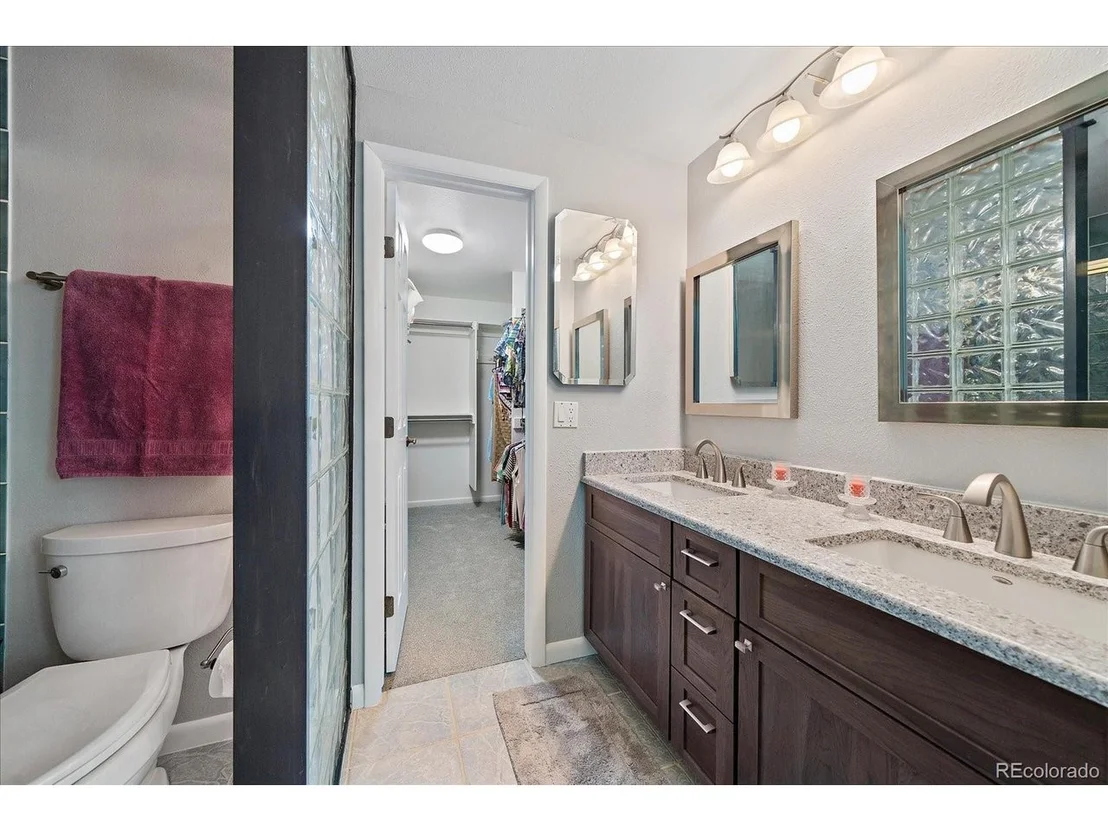 Photo of 7370 Jay St