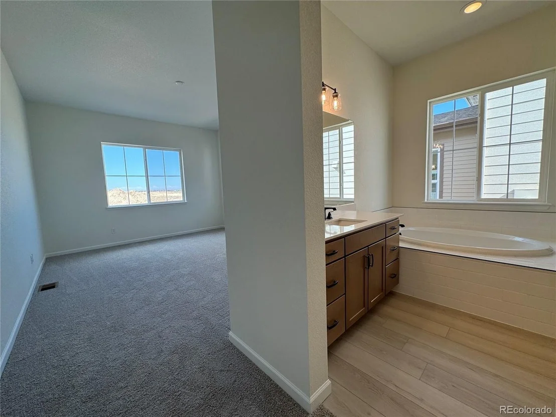 Photo of 1141 Colony Dr