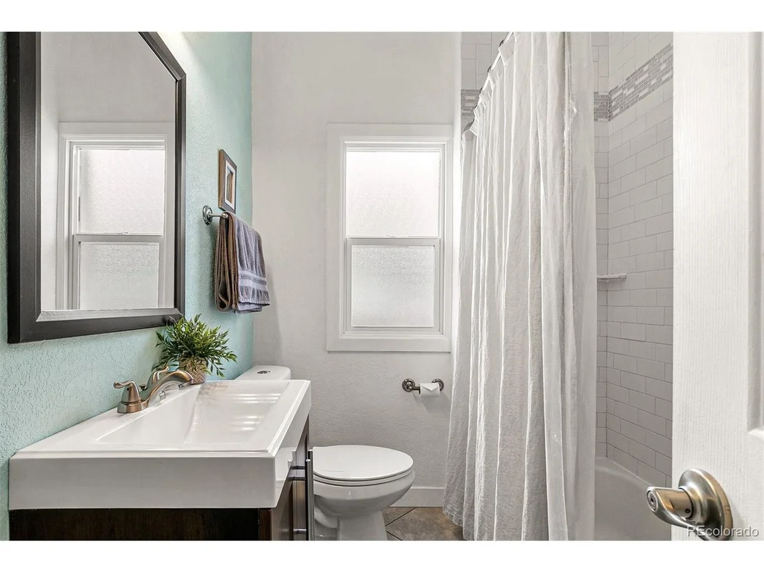 Photo of 3954 Sheridan Blvd