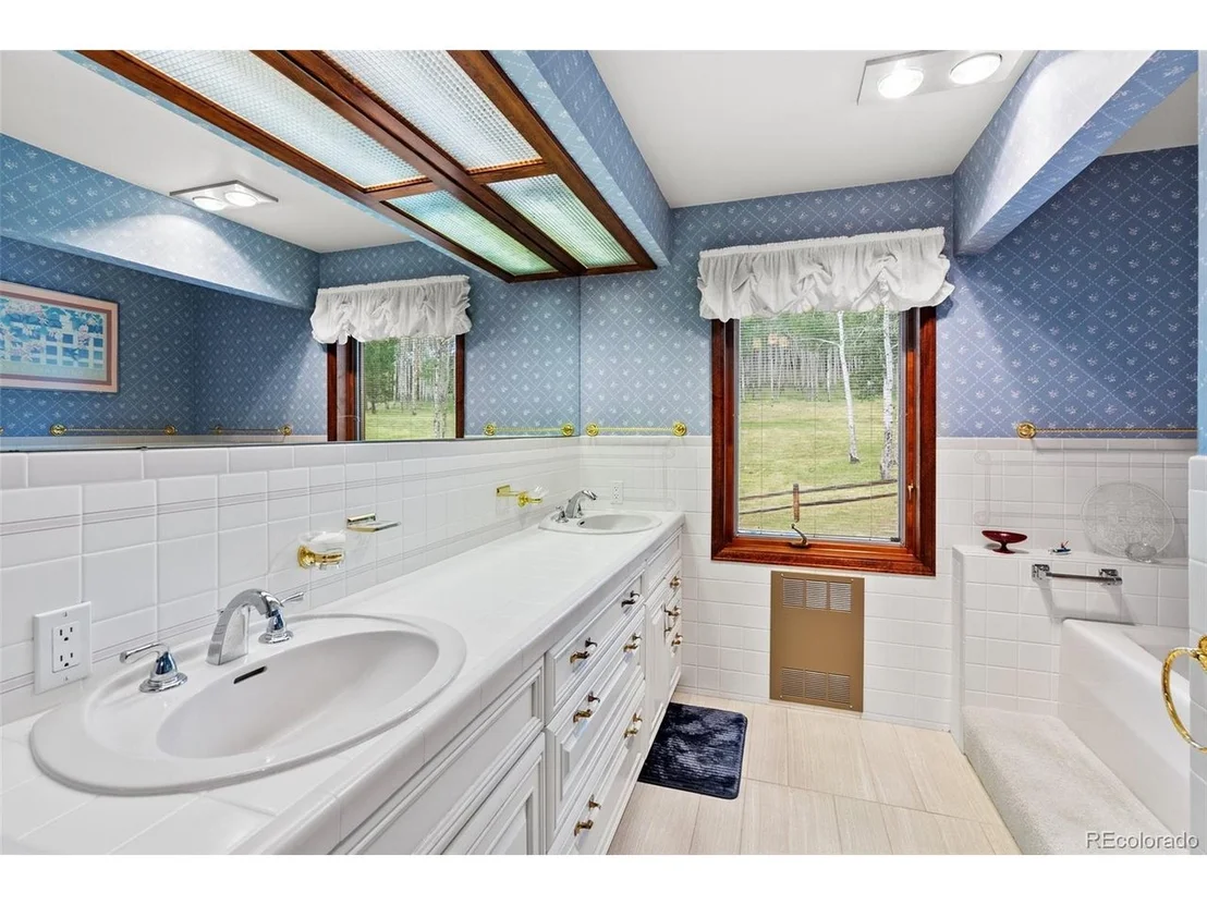Photo of 1680 Crow Valley Rd