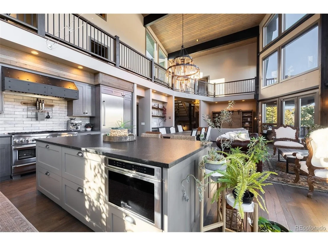Photo of 275 Alpine Dr