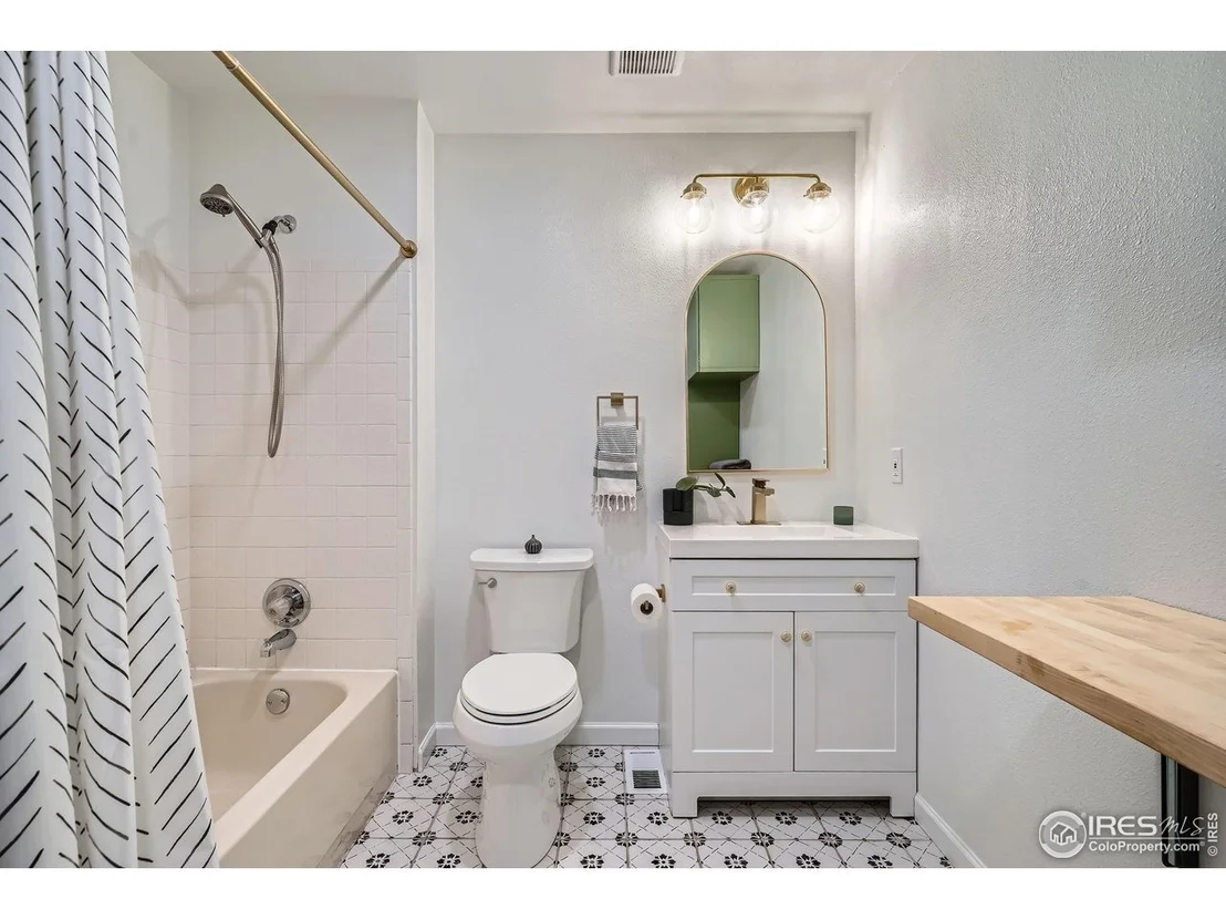 Photo of 348 Eisenhower Dr