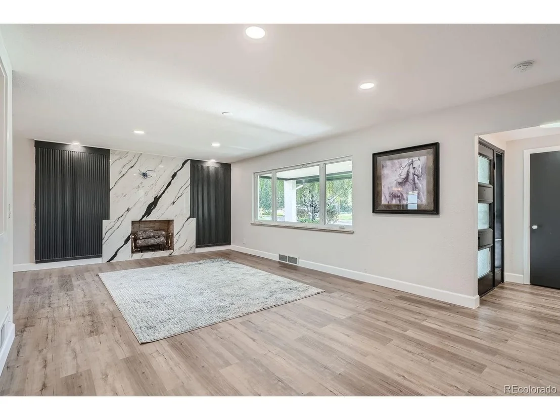 Photo of 2940 N Monaco Pkwy