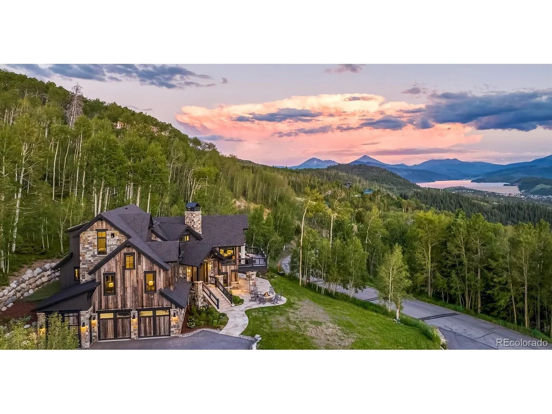 Photo of 491 Lakeview Cir