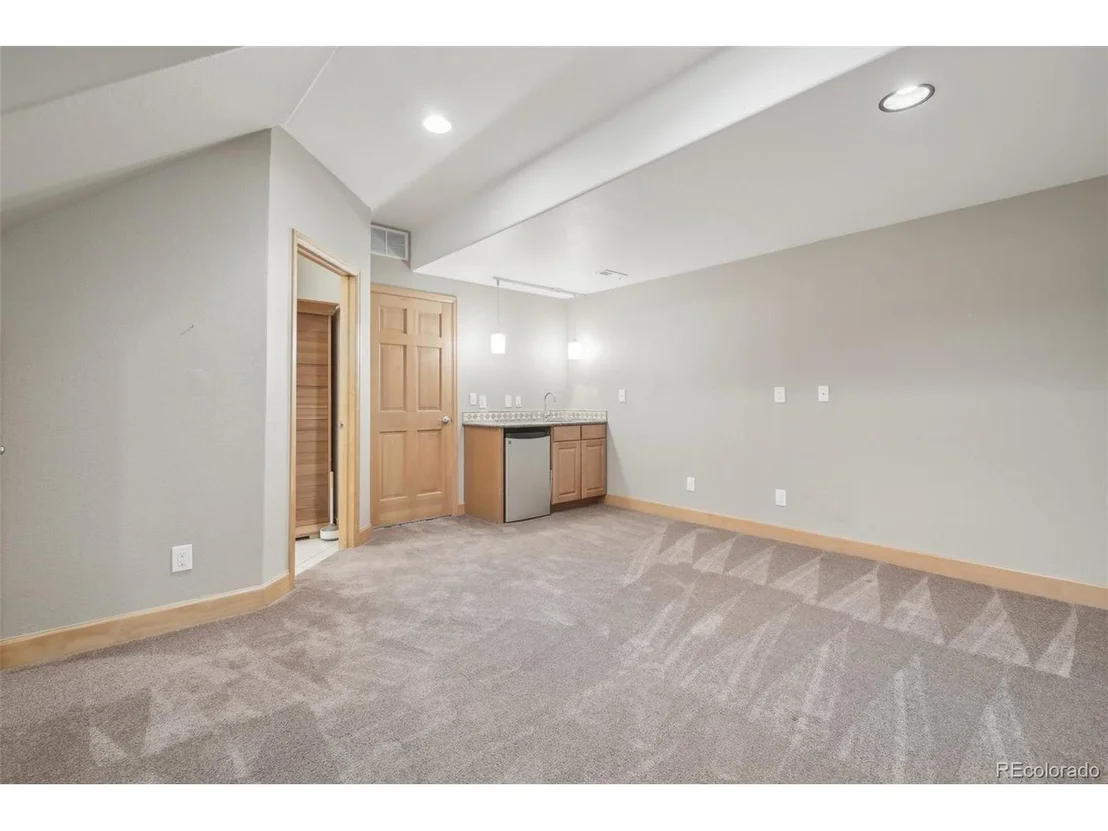 Photo of 722 Elm Cir