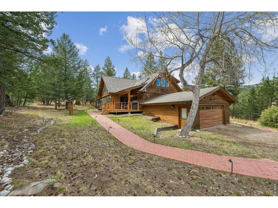 Photo of 733 Lakeshore Dr
