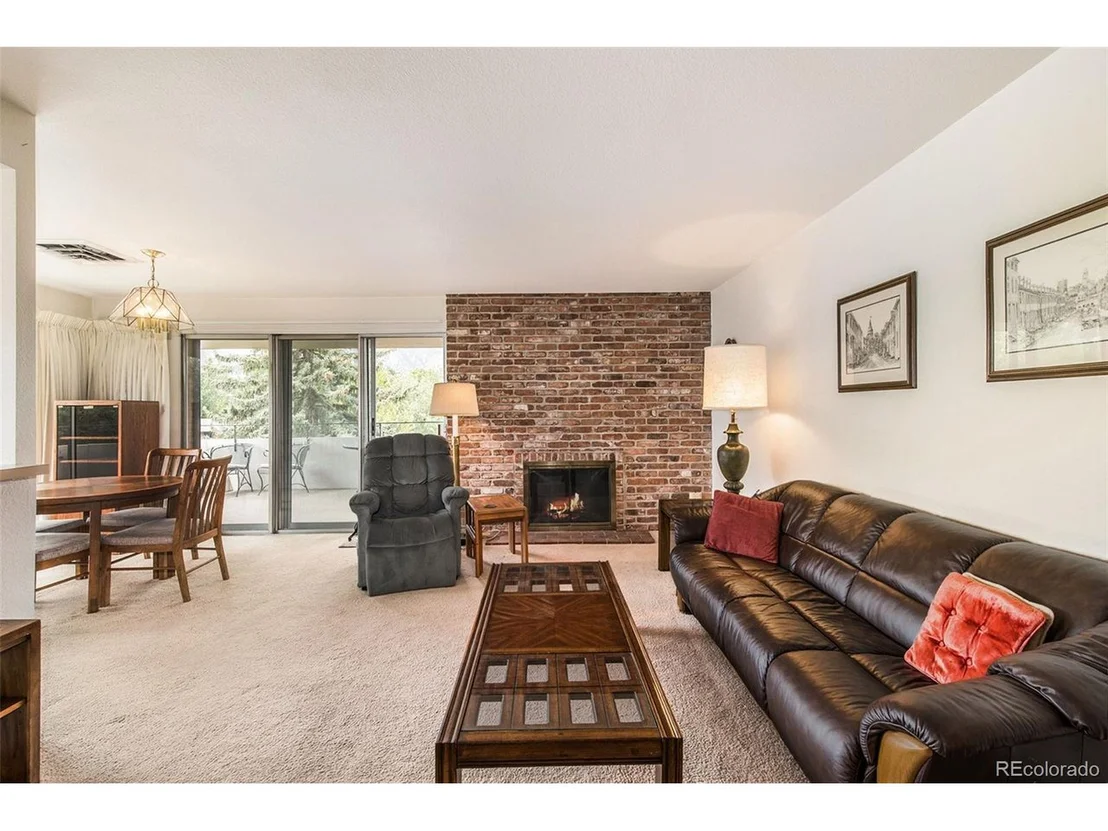 Photo of Unit 308 at 500 Mohawk Dr