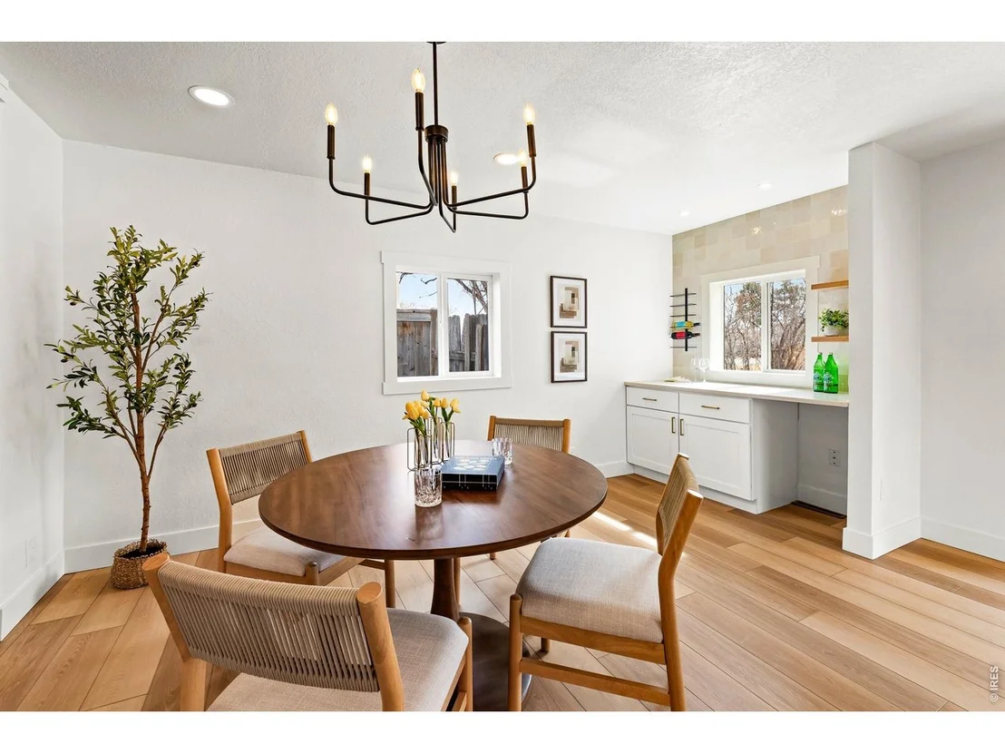 Photo of 104 Oak St
