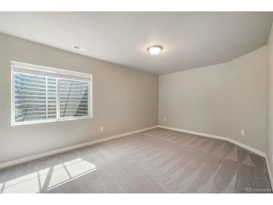 Photo of 2583 Lakes Edge Dr
