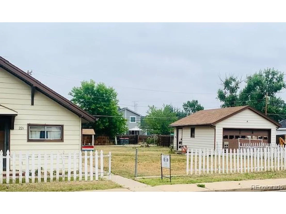 Photo of 221 4th St