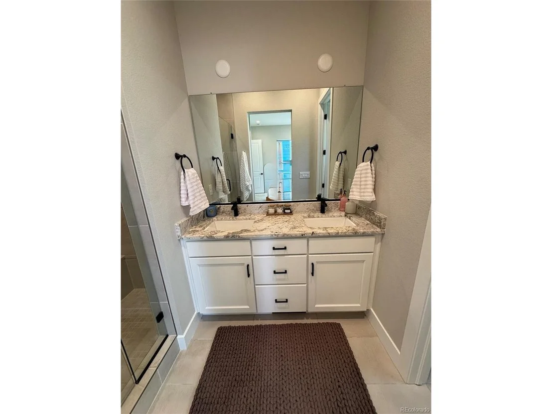 Photo of 958 Superior Dr