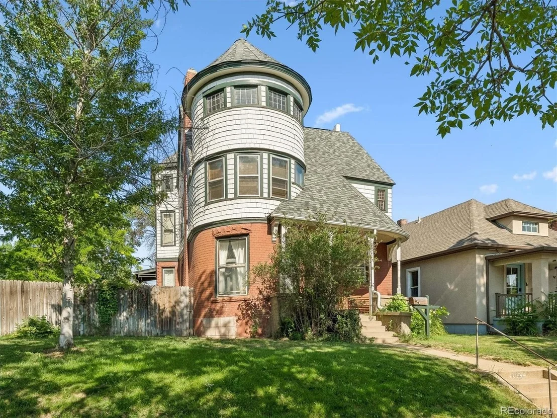 Photo of 4827 Lowell Blvd
