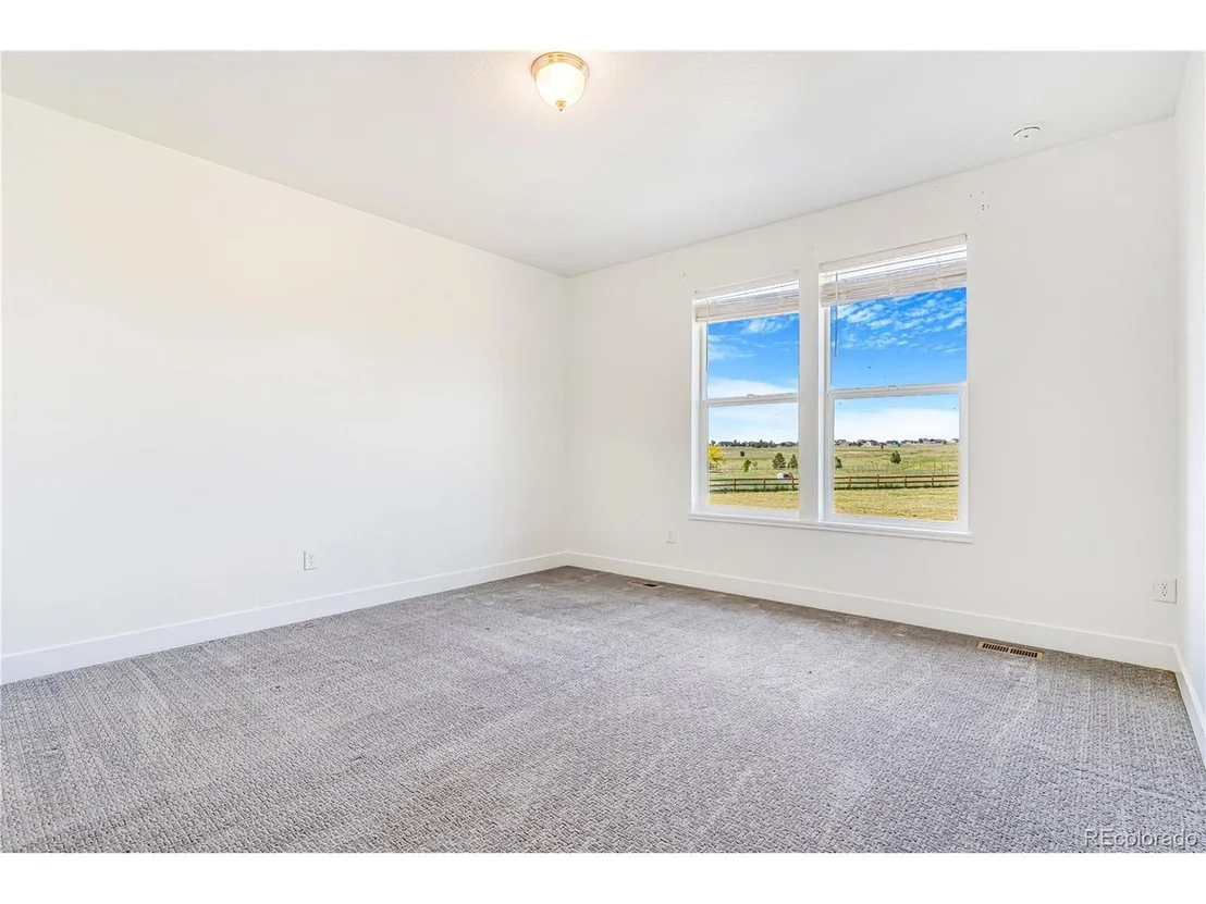 Photo of 497 Valley Way