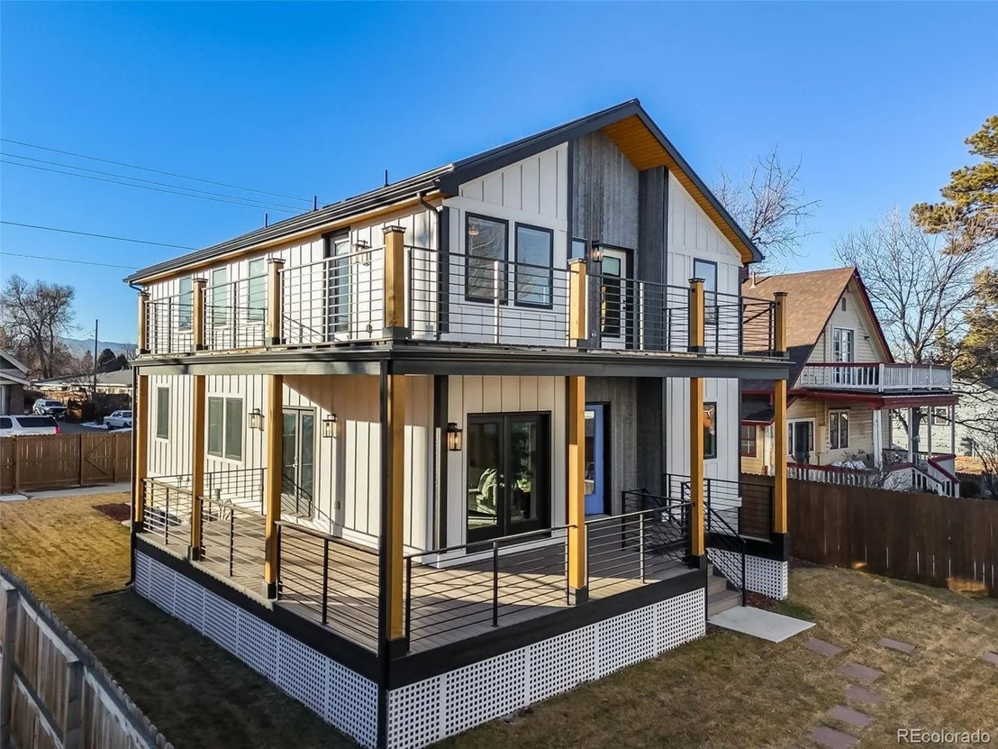 Photo of 3880 Sheridan Blvd