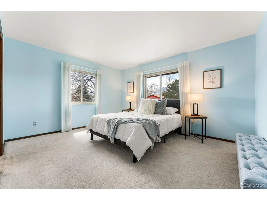 Photo of 572 Blackhawk Rd