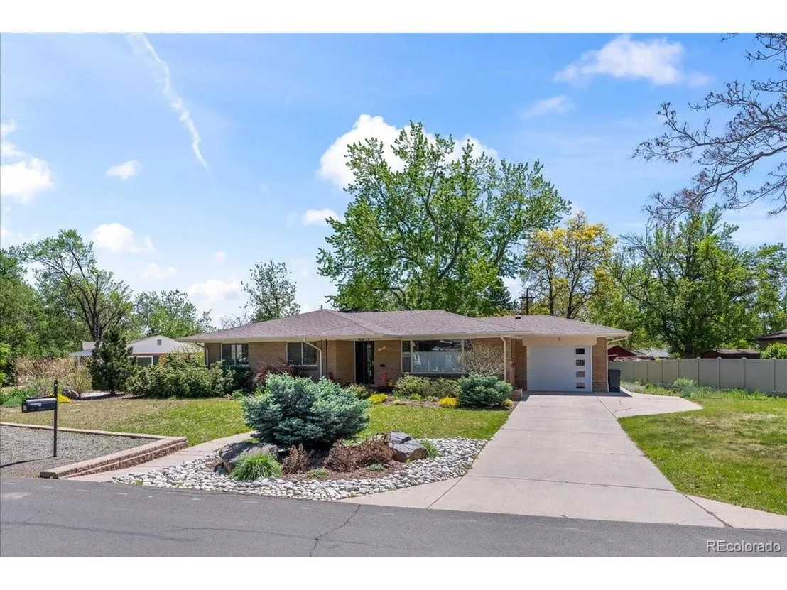 Photo of 40 Skyline Dr