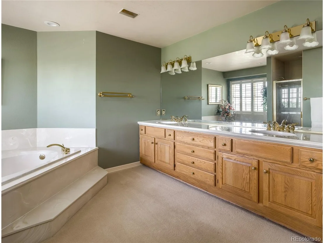 Photo of 7013 S Locust Cir