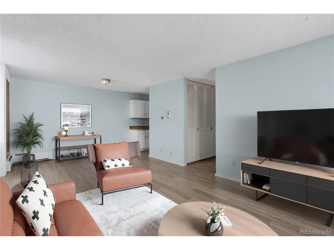 Photo of Unit 404 at 850 20th St