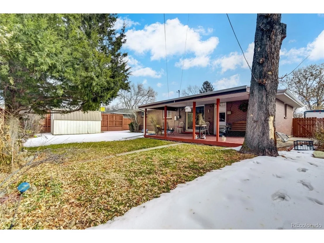 Photo of 6043 Field St
