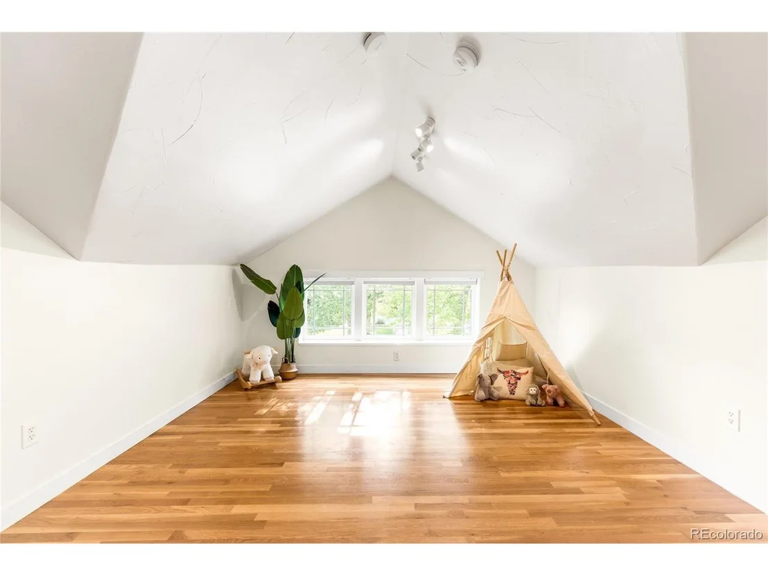Photo of 622 Cook St