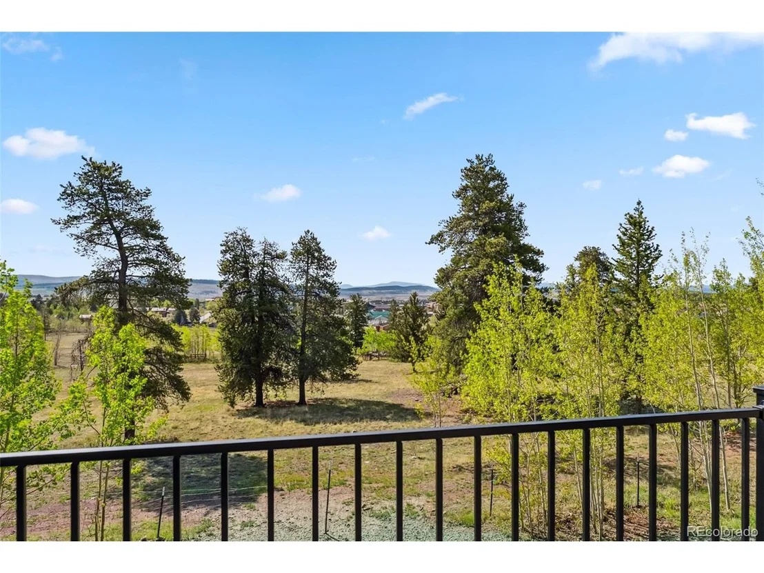 Photo of 372 Park View Dr